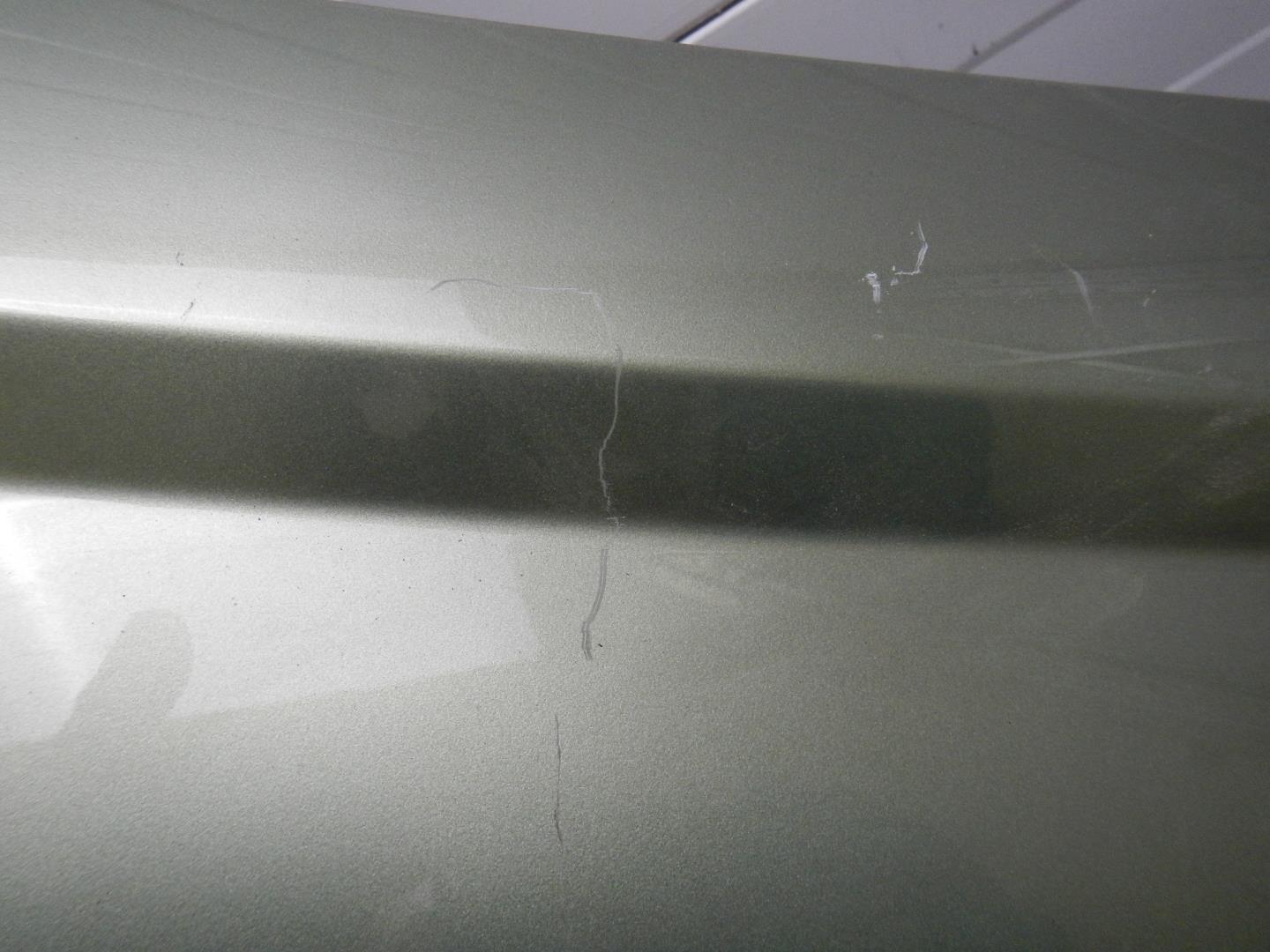 Крыло переднее правое