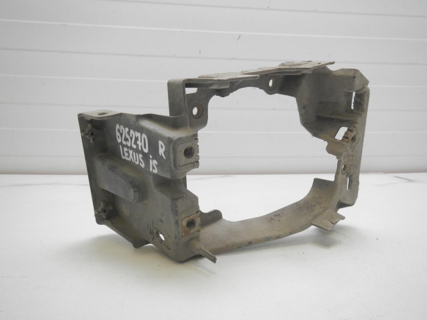 Кронштейн фар правый