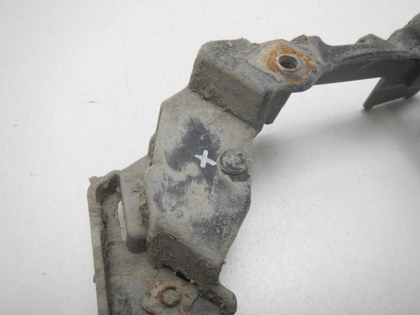 Кронштейн фар правый