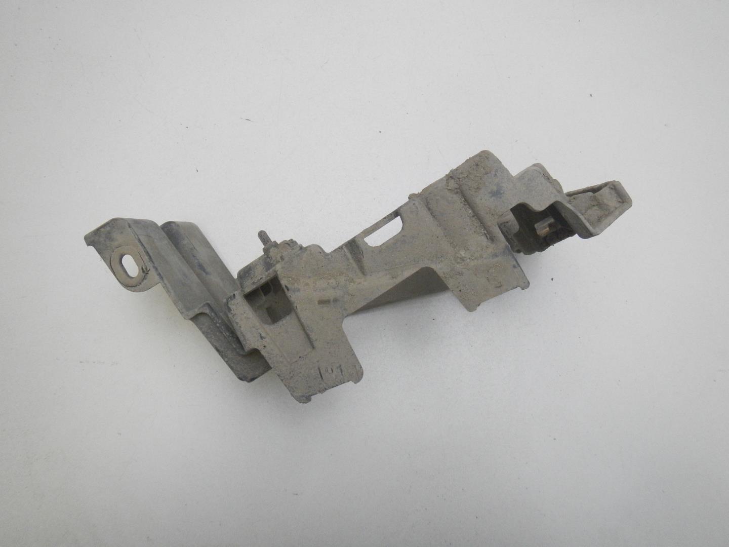 Кронштейн фар правый