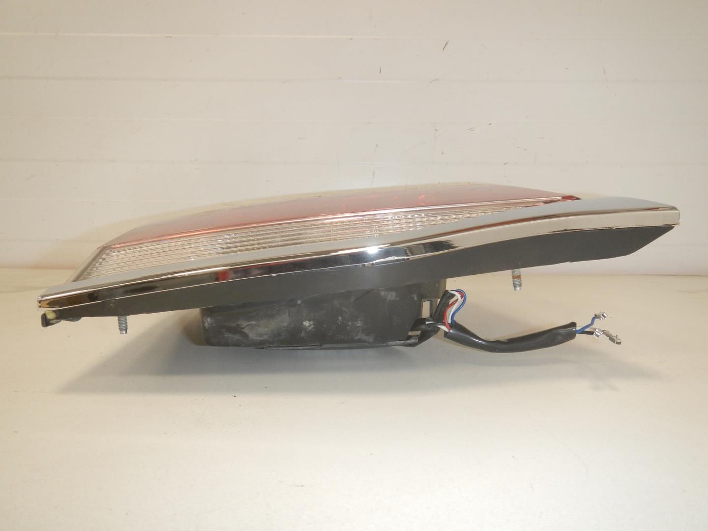 Фонарь задний внутренний левый