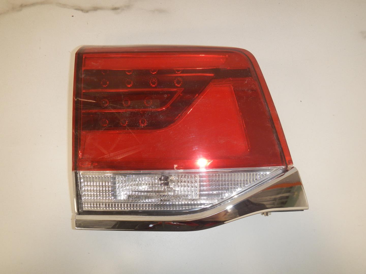 Фонарь задний внутренний левый