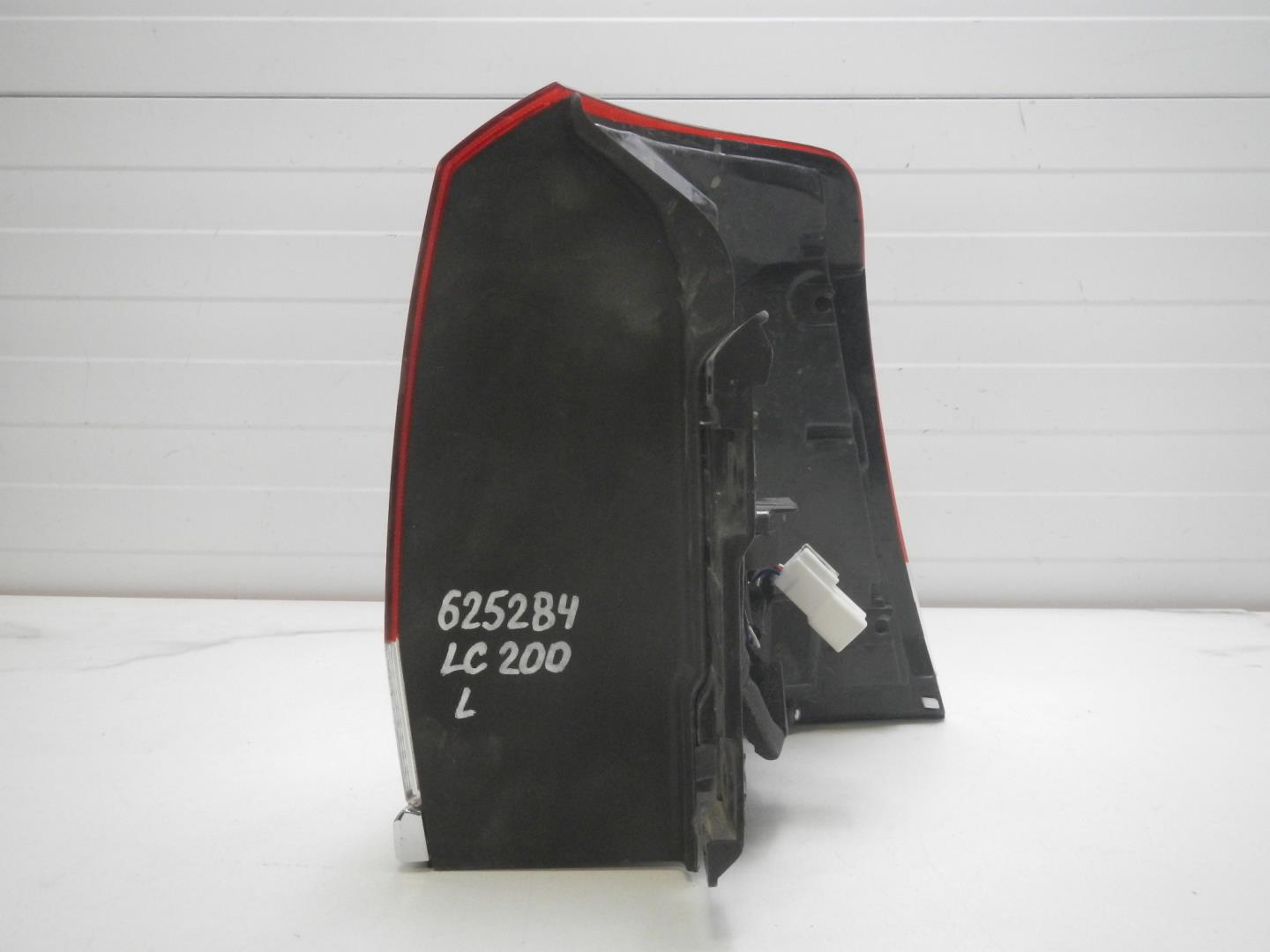 Фонарь задний левый