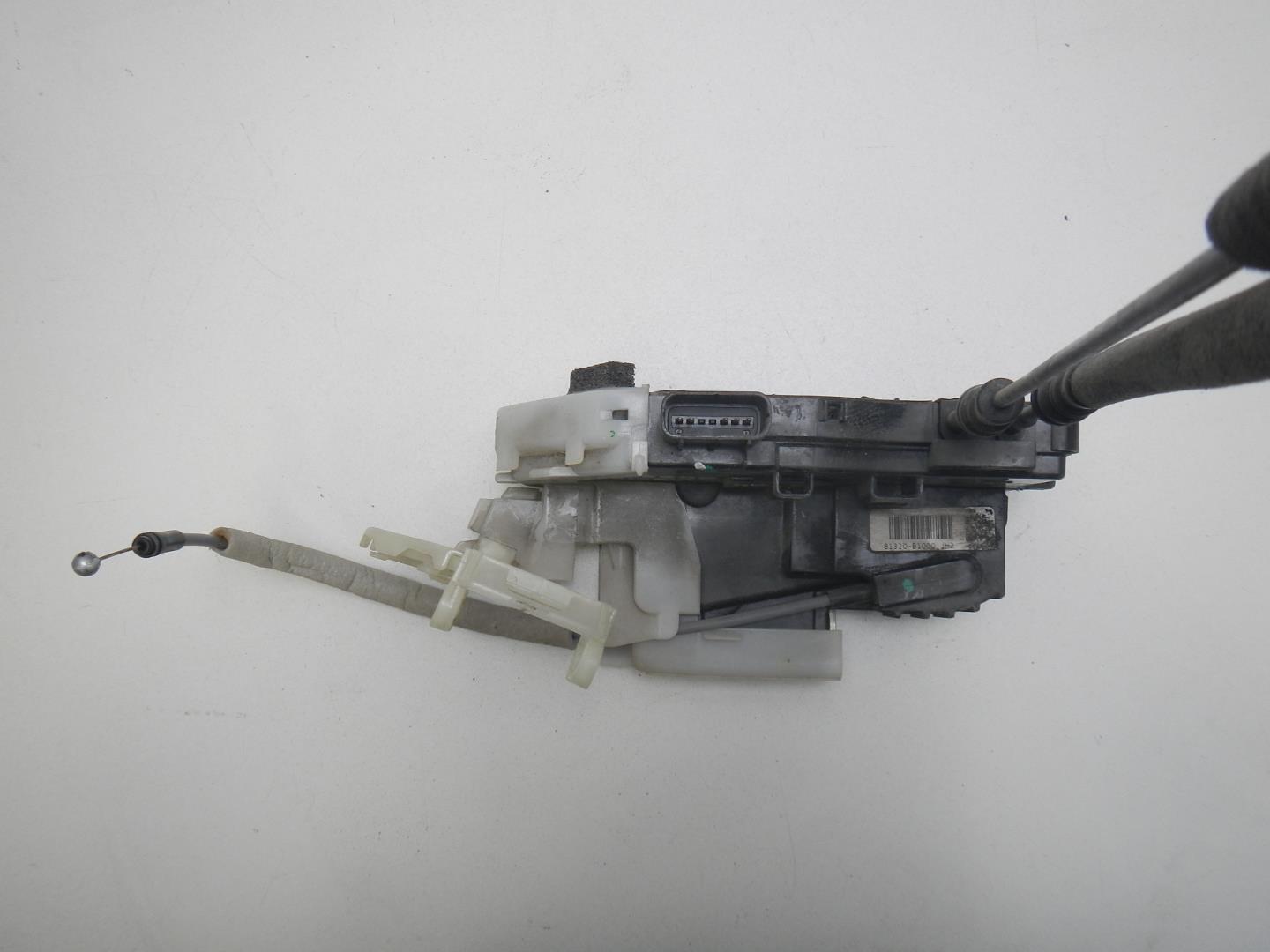 Замок двери передней правой