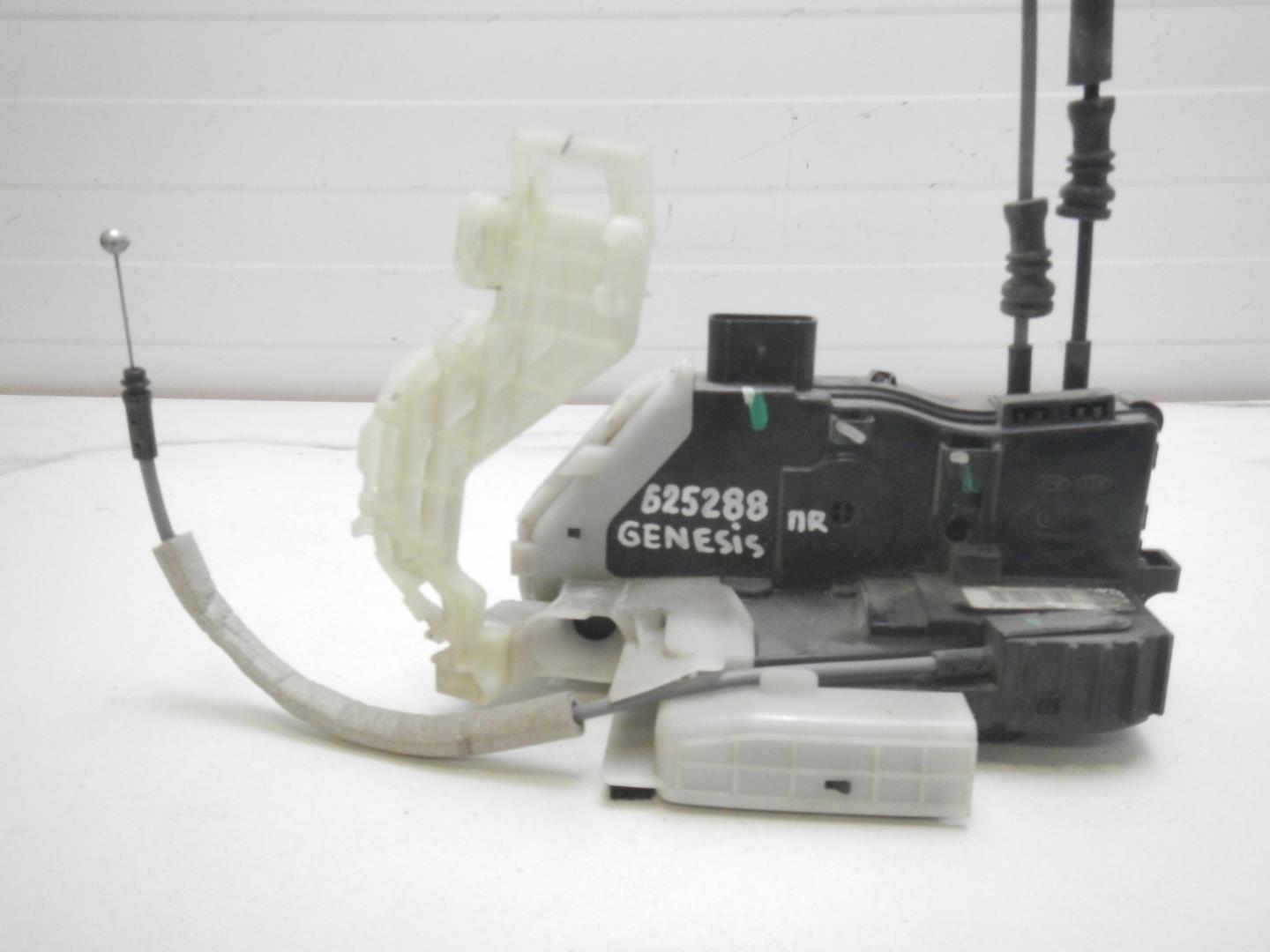 Замок двери передней правой