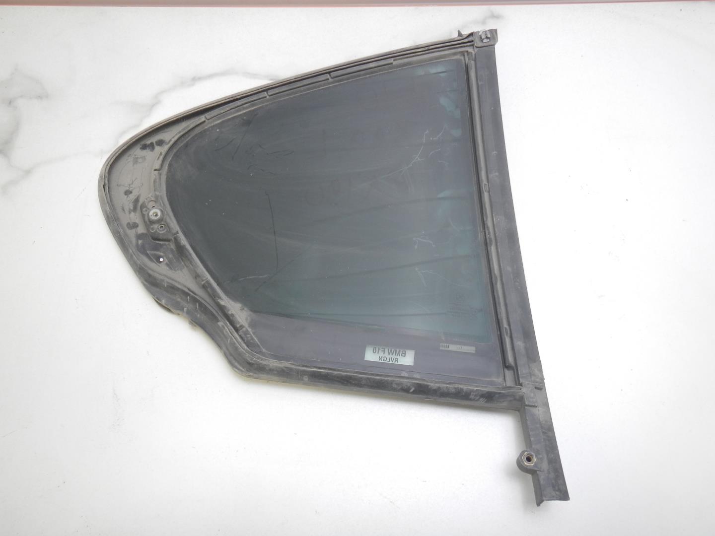 Стекло кузовное глухое левое