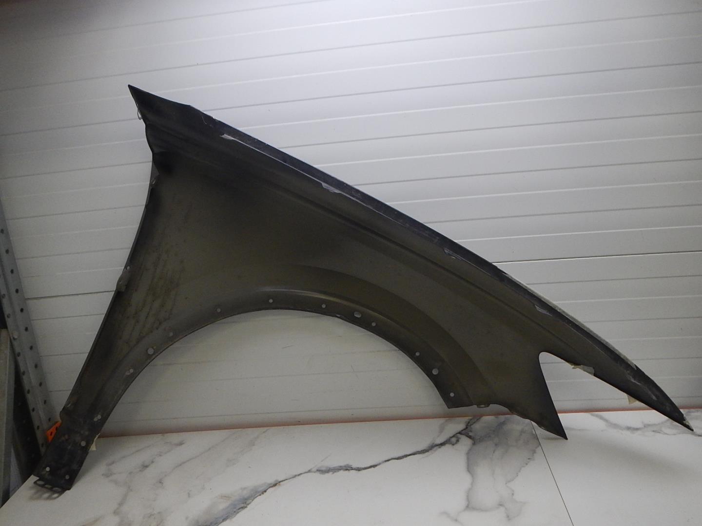 Крыло переднее левое