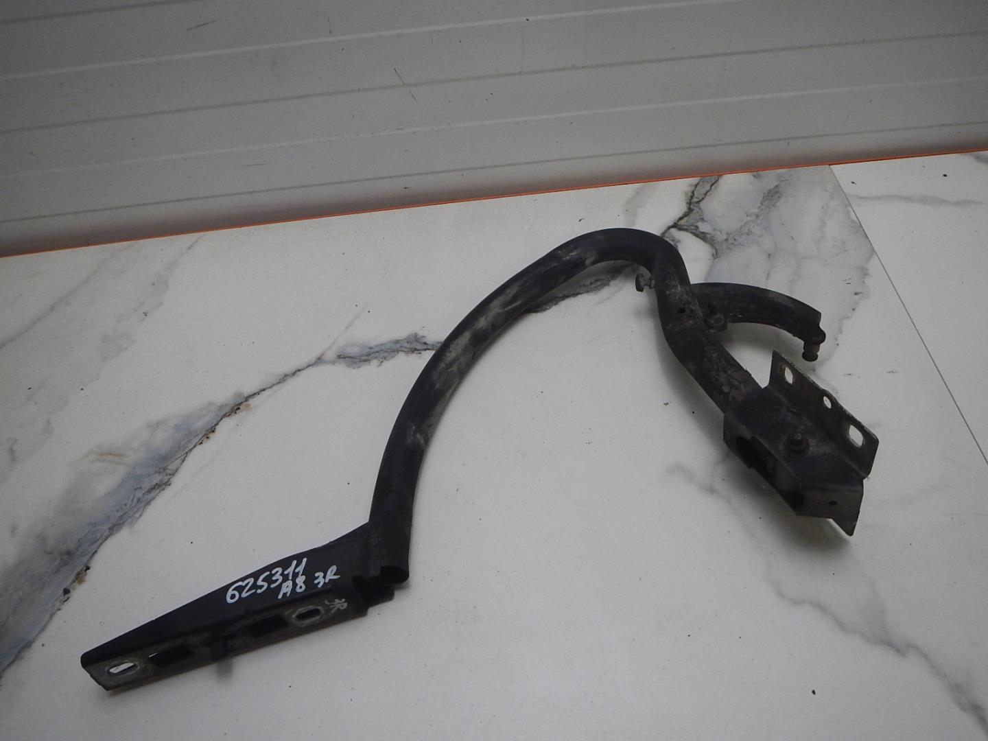 Петля крышки багажника