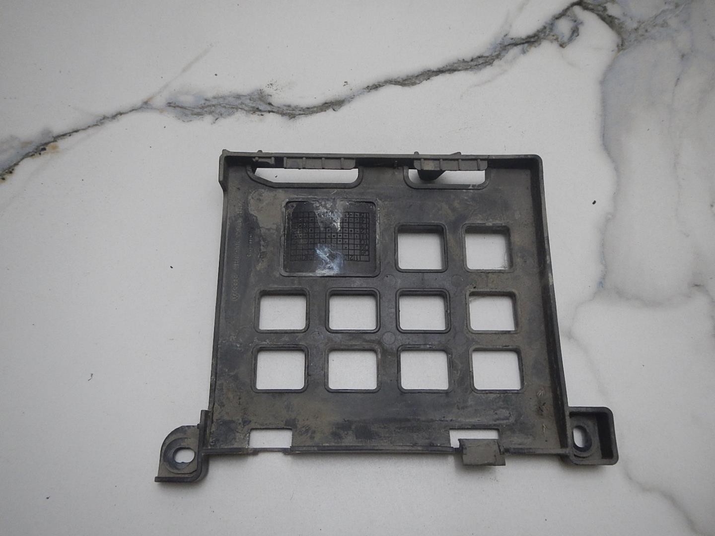 Кронштейн блока управления двигателем