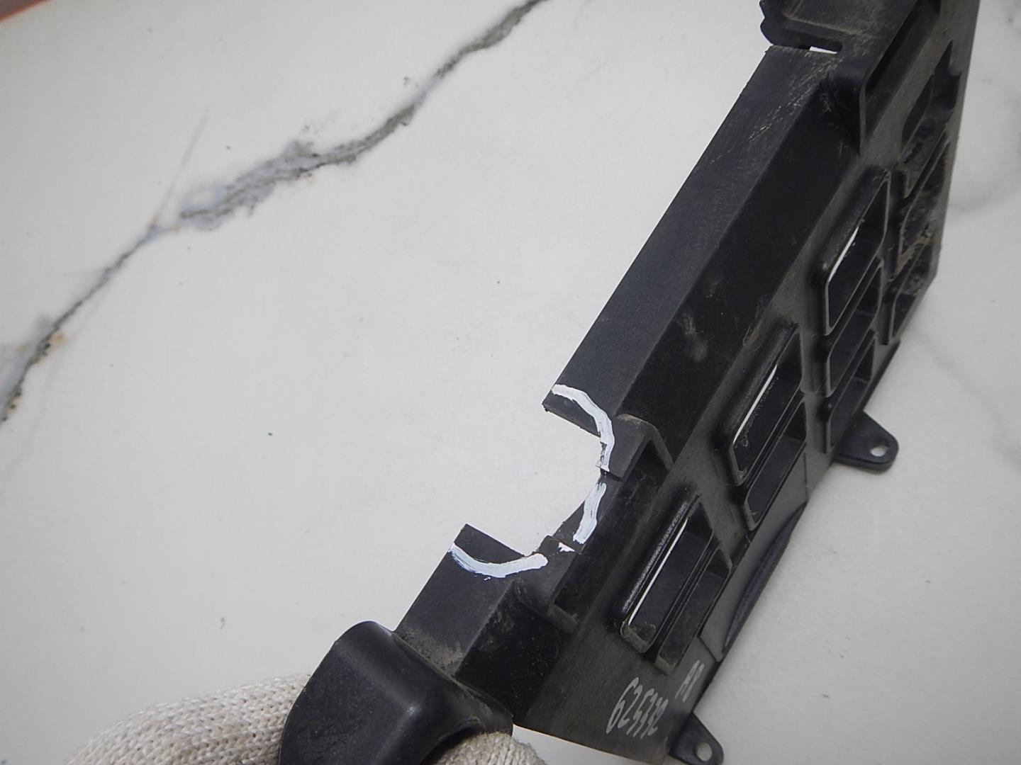 Кронштейн блока управления двигателем