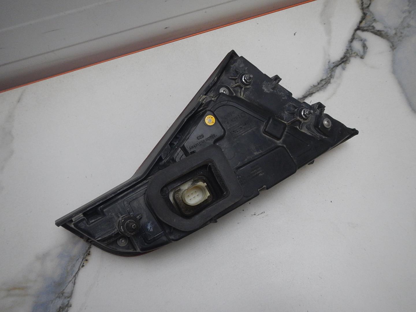 Фонарь задний внутренний правый