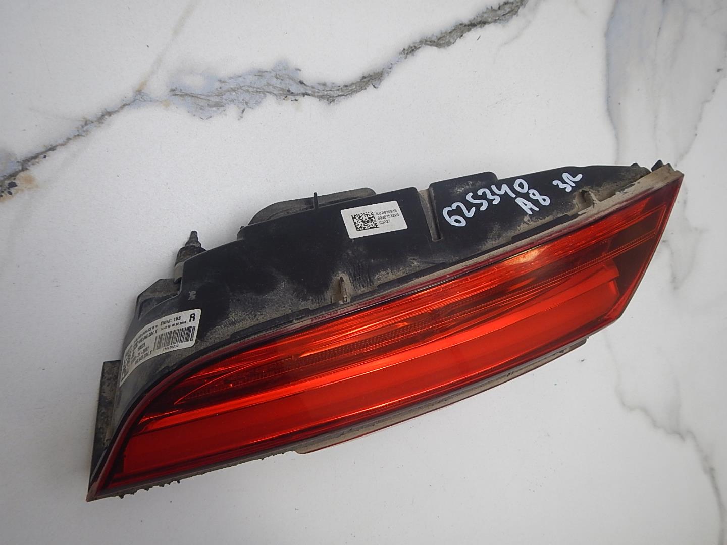 Фонарь задний внутренний правый