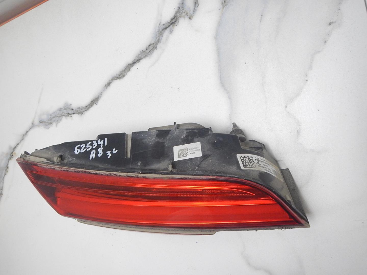 Фонарь задний внутренний левый