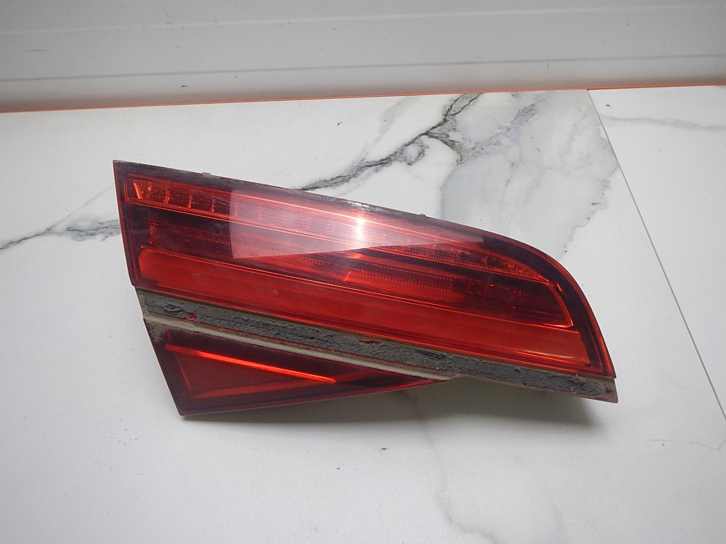 Фонарь задний внутренний левый