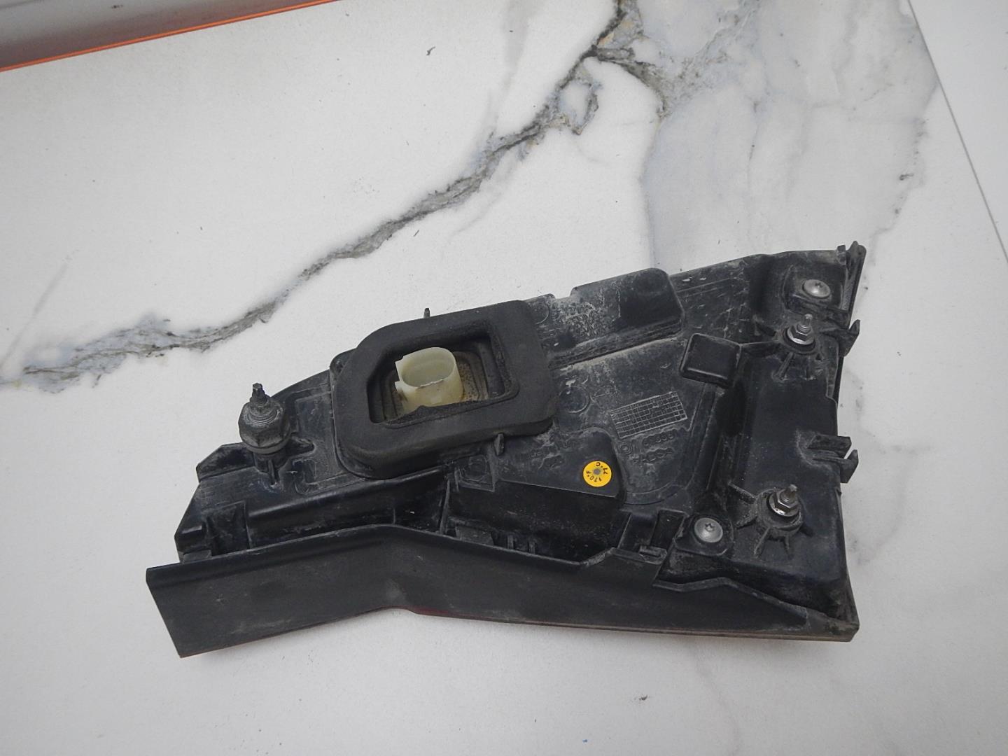 Фонарь задний внутренний левый