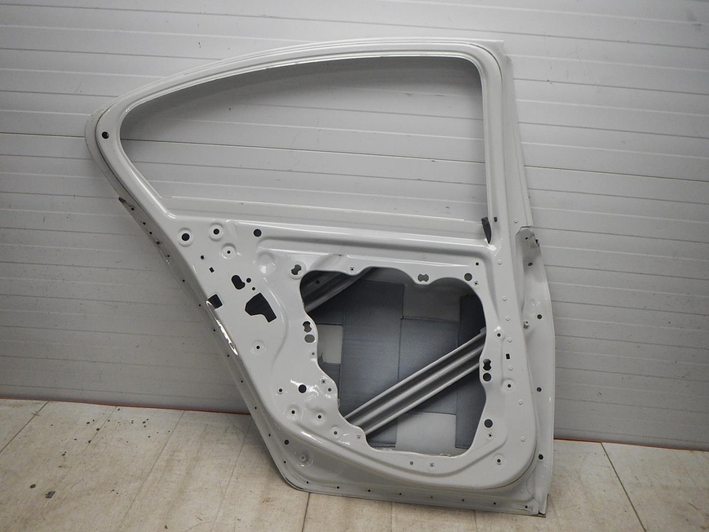 Дверь задняя левая