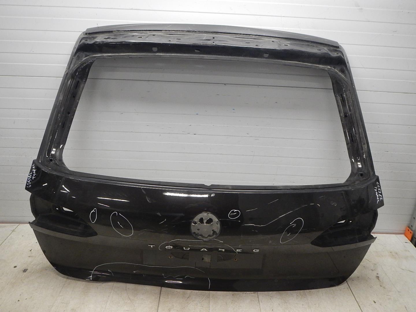 Дверь багажника