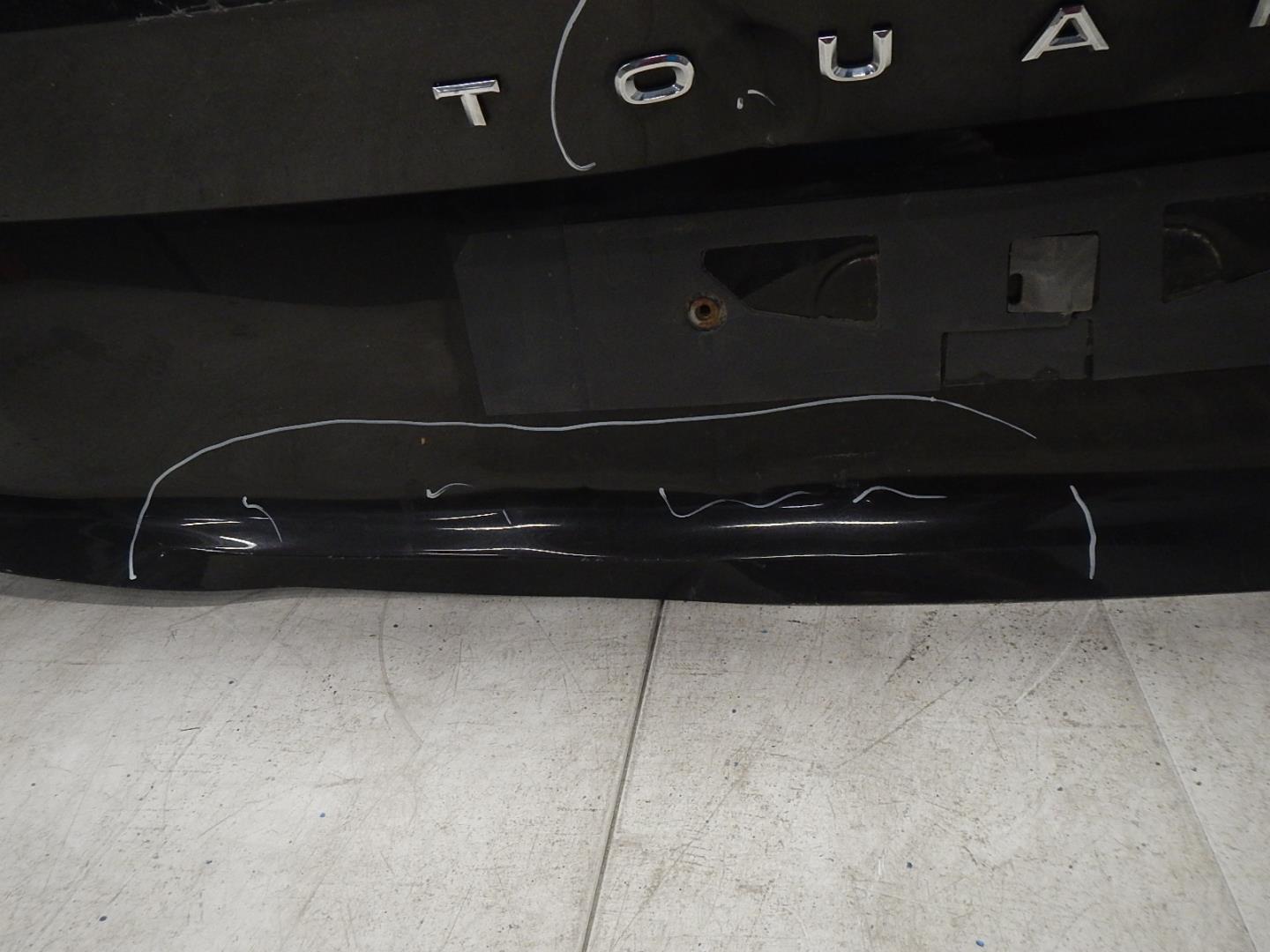 Дверь багажника