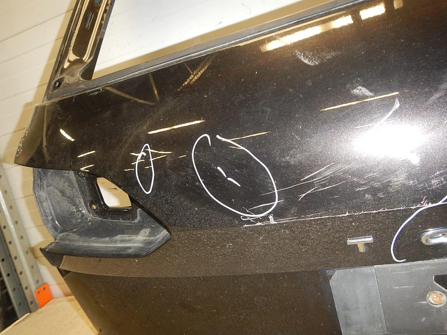 Дверь багажника