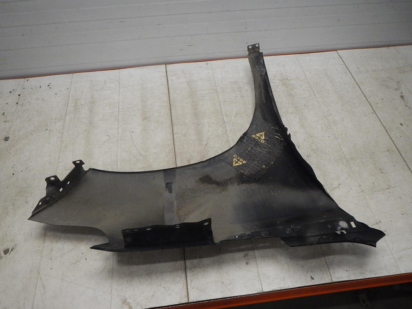 Крыло переднее левое