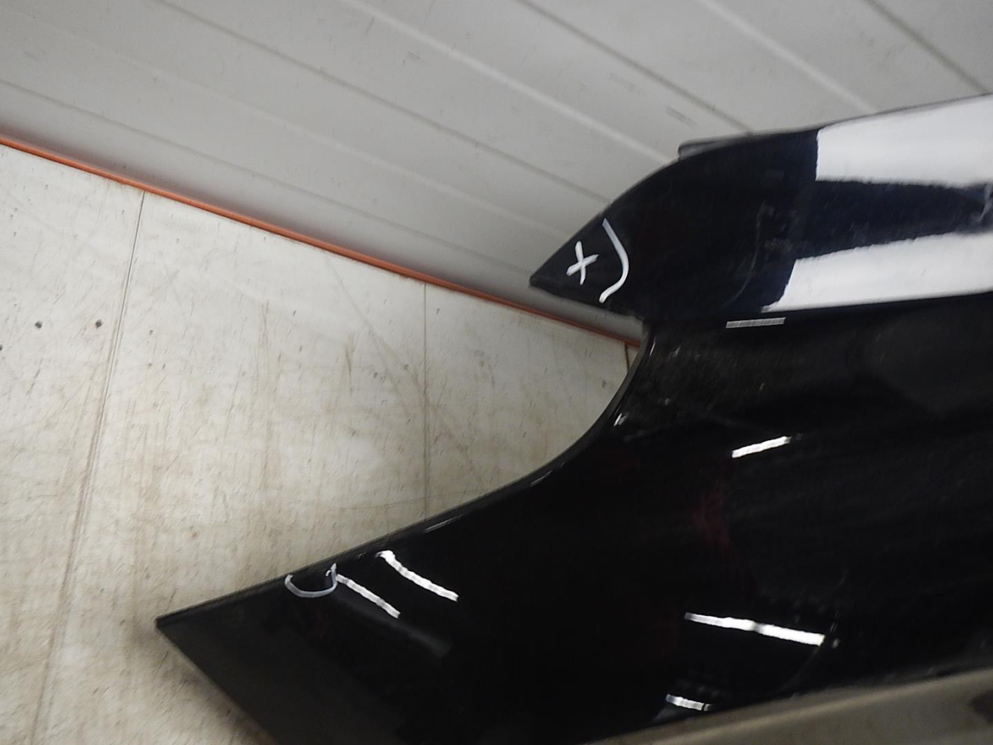 Крыло переднее левое