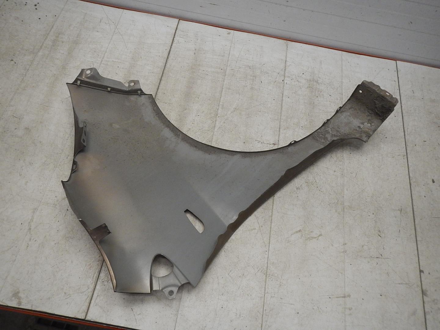 Крыло переднее левое