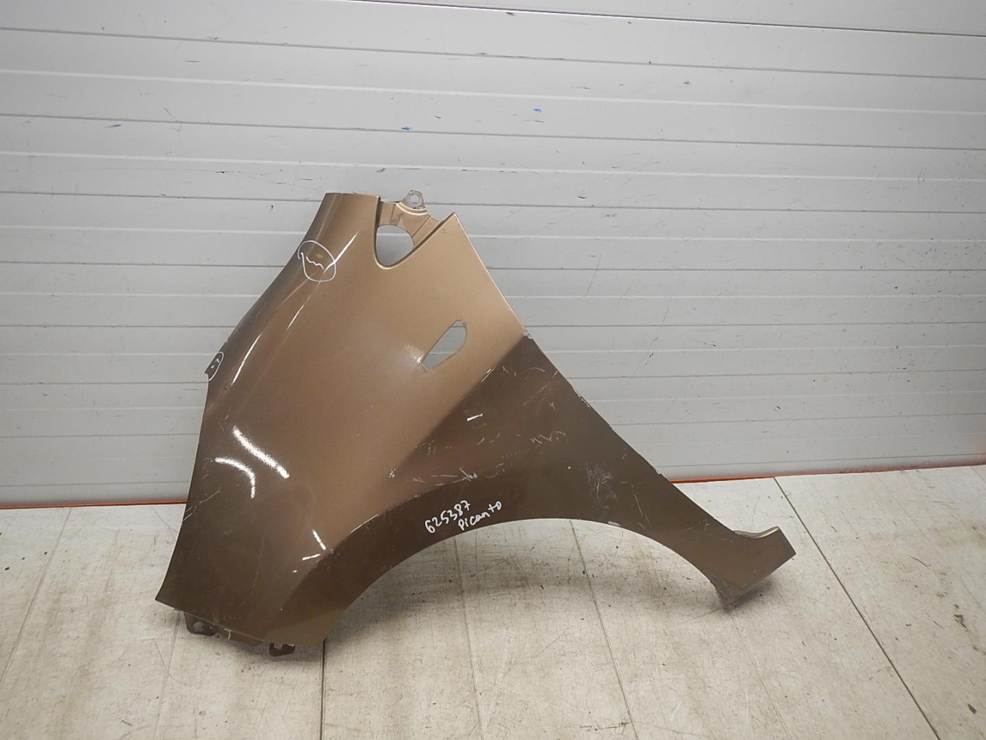 Крыло переднее левое