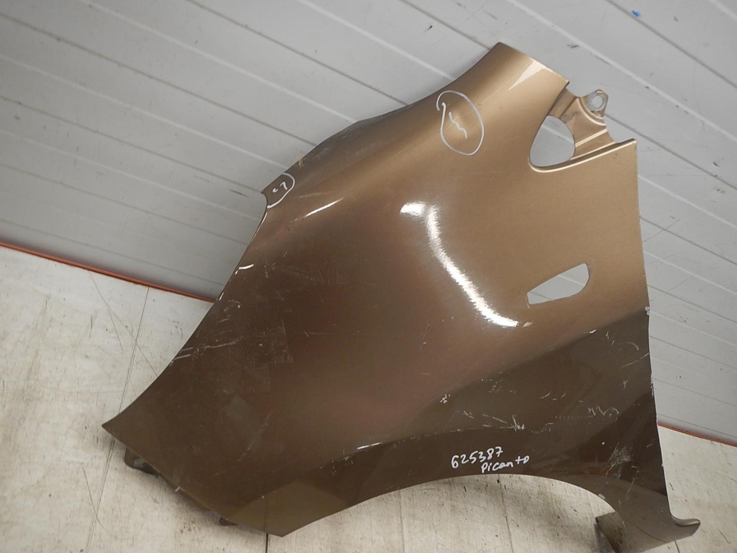 Крыло переднее левое