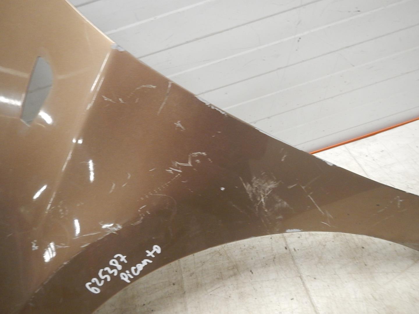 Крыло переднее левое