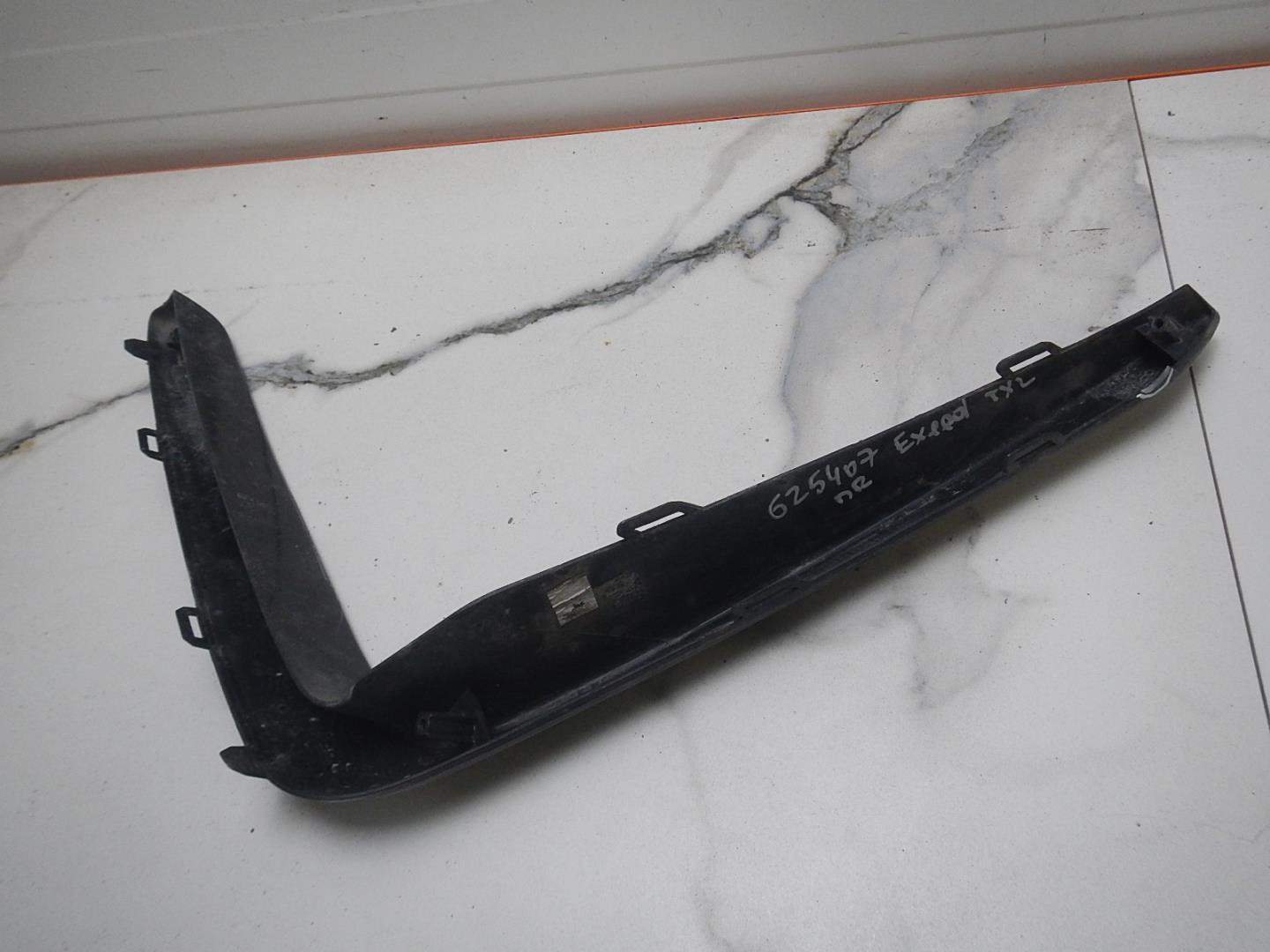 Молдинг переднего бампера правый