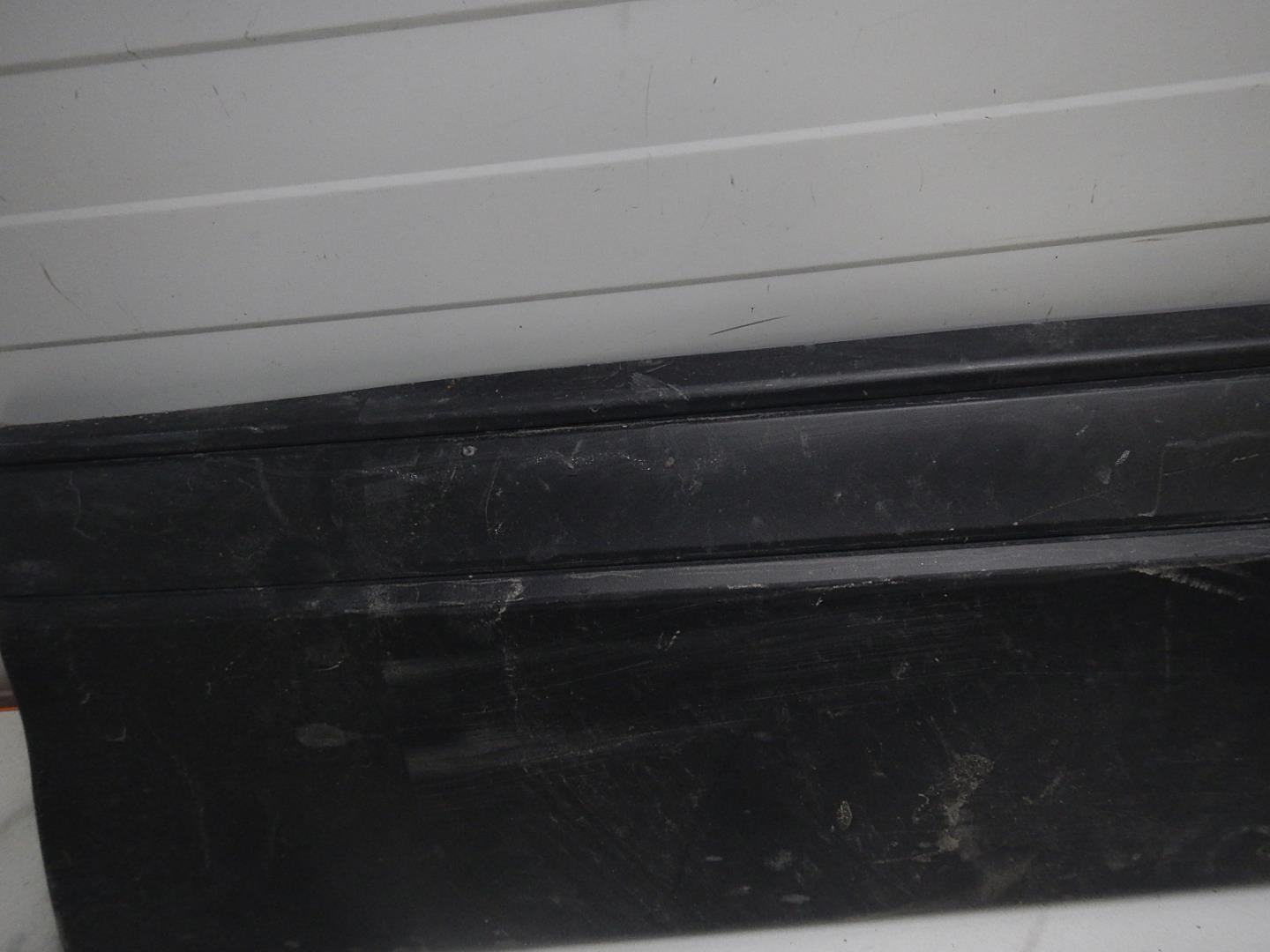 Молдинг передней правой двери