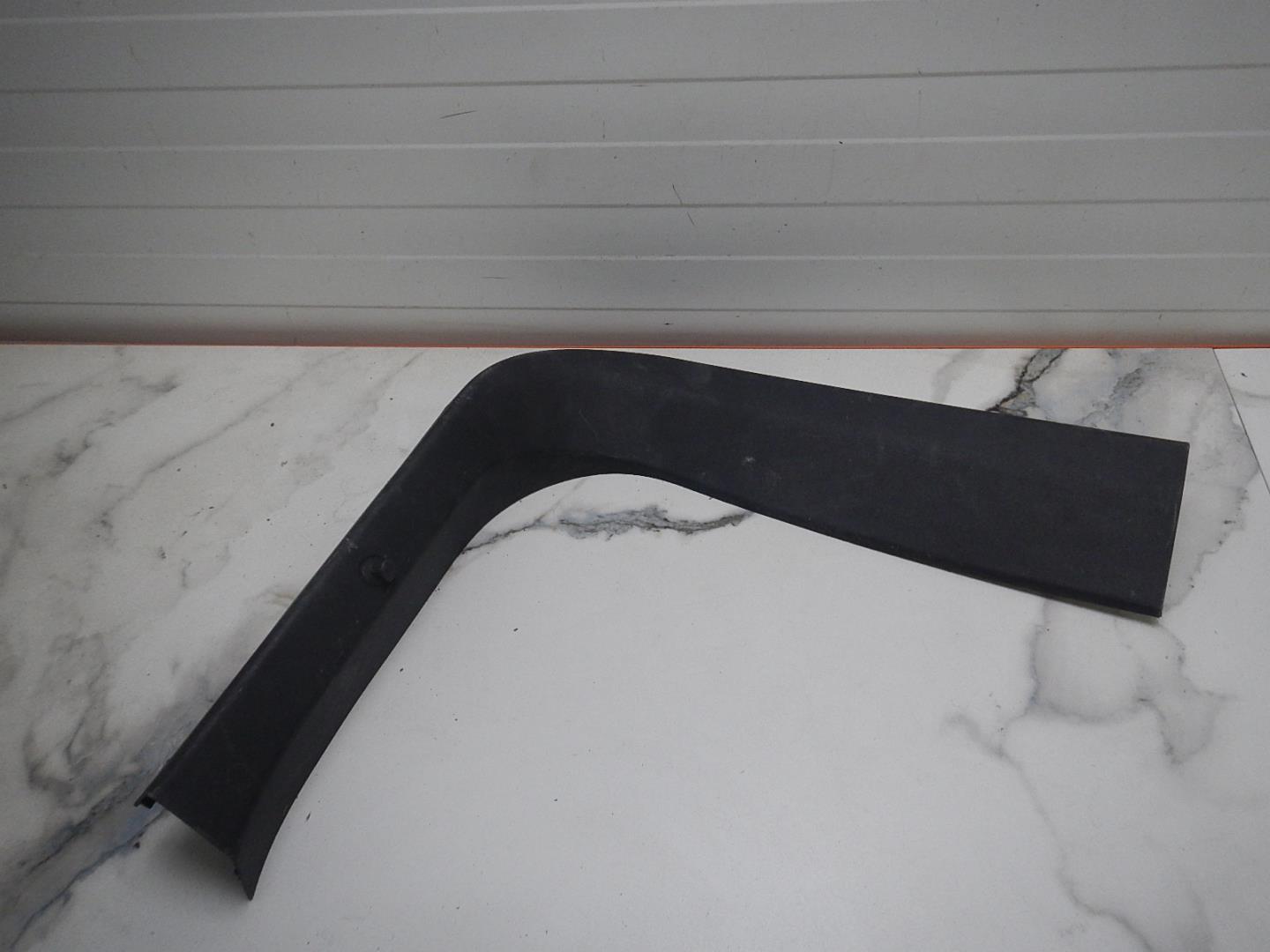 Обшивка двери багажника