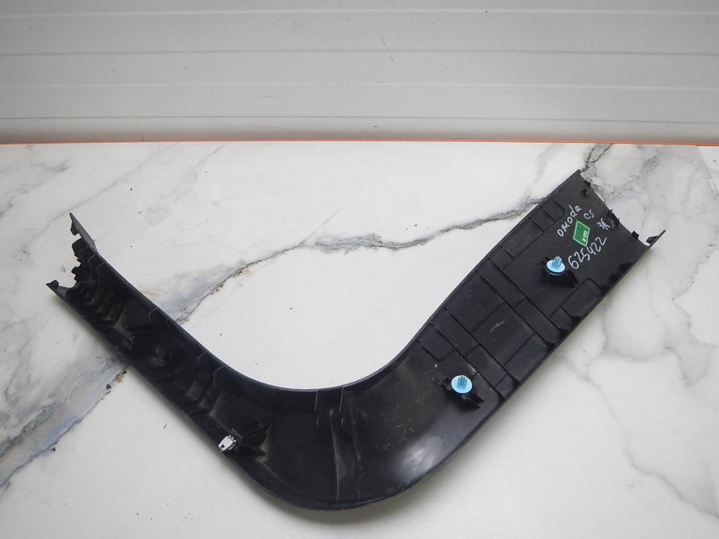 Обшивка двери багажника