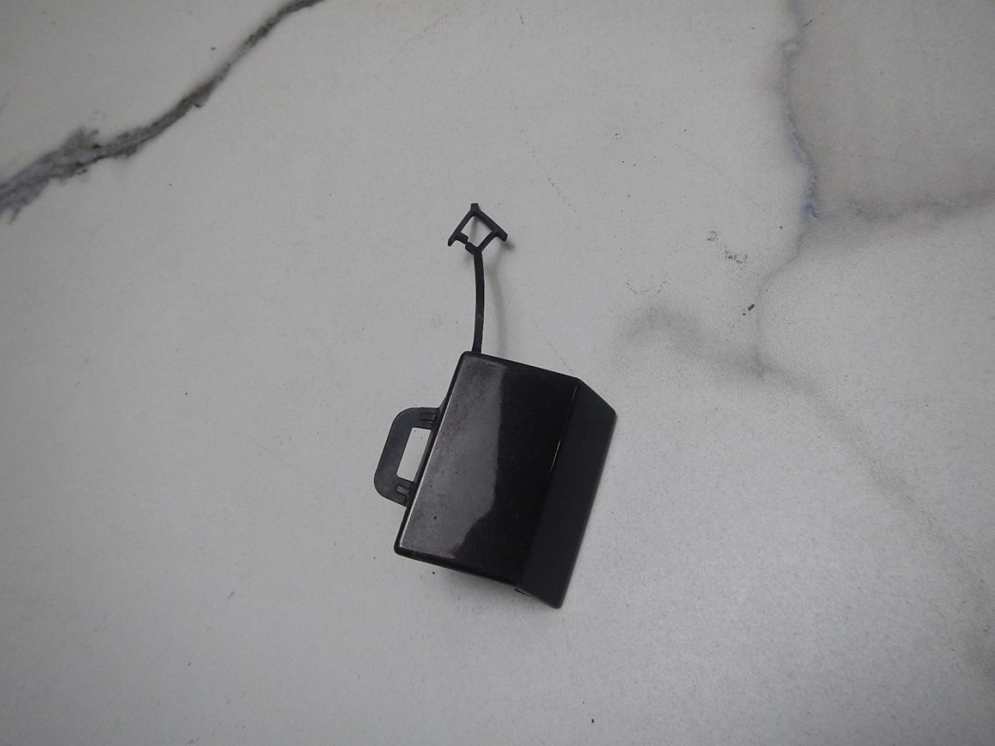 Заглушка буксировочного крюка