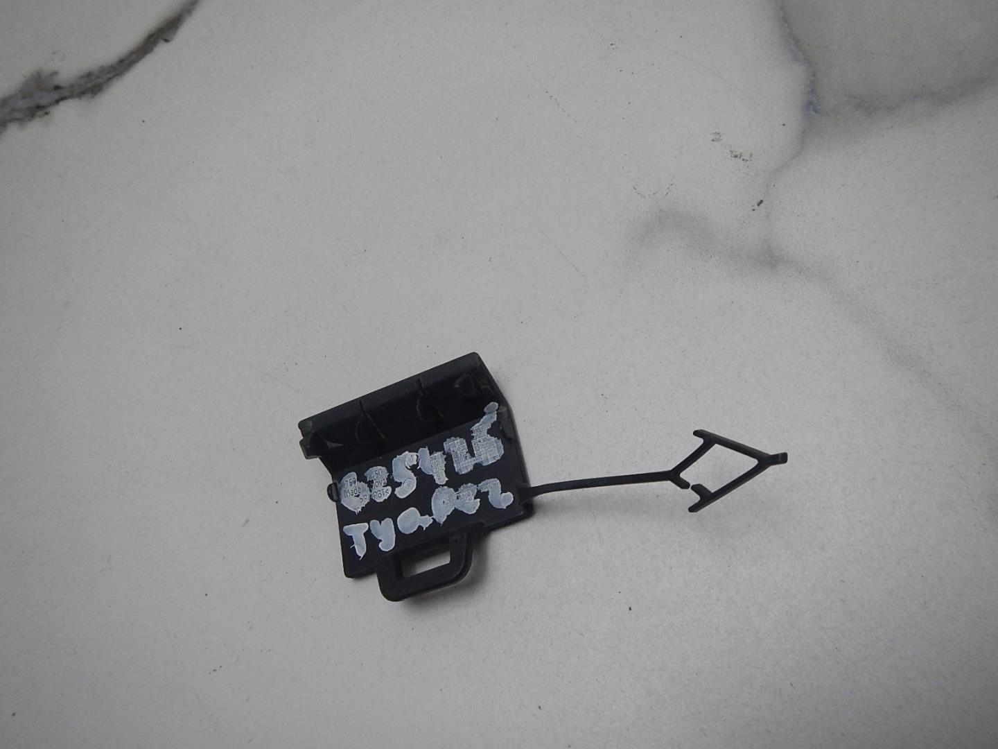 Заглушка буксировочного крюка