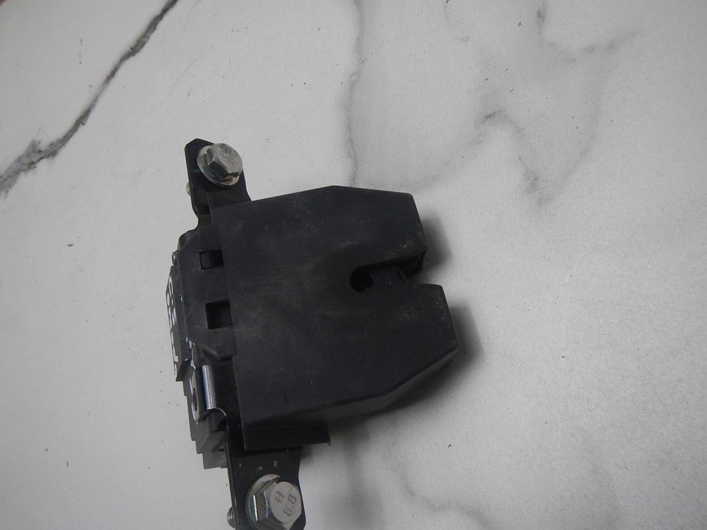 Замок багажника