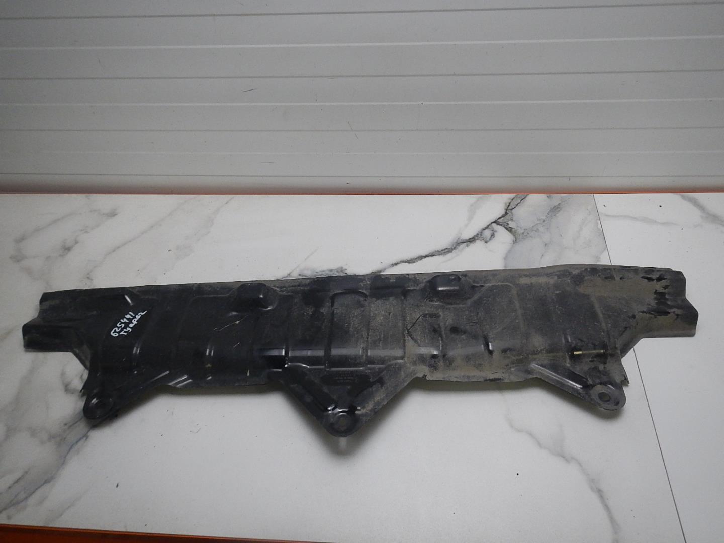 Кронштейн заднего бампера