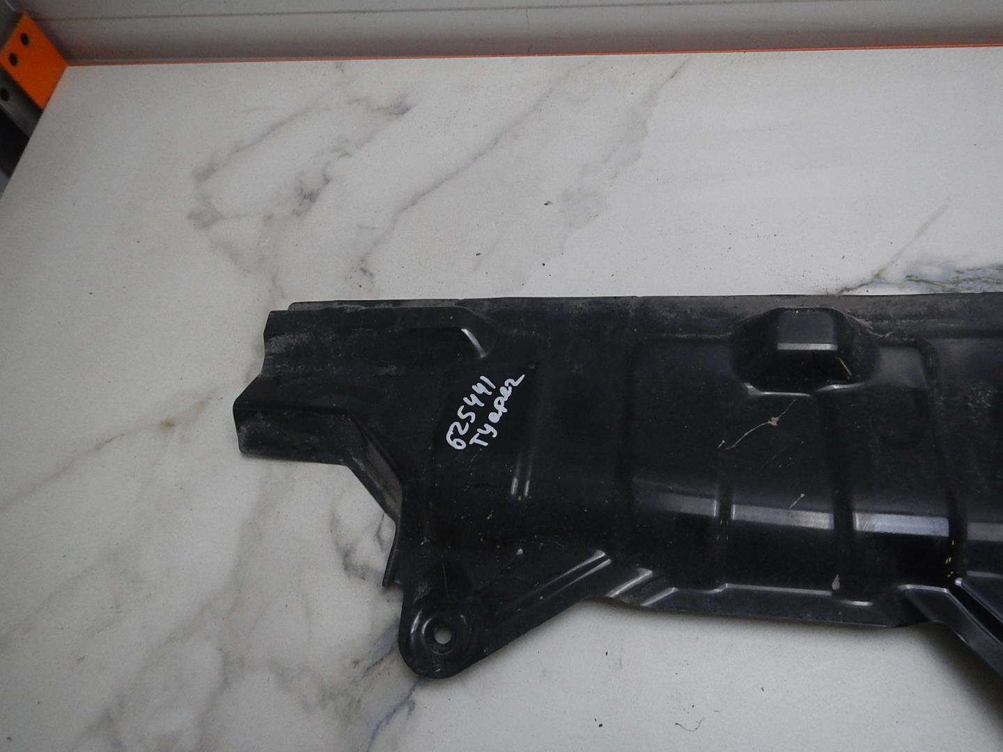 Кронштейн заднего бампера