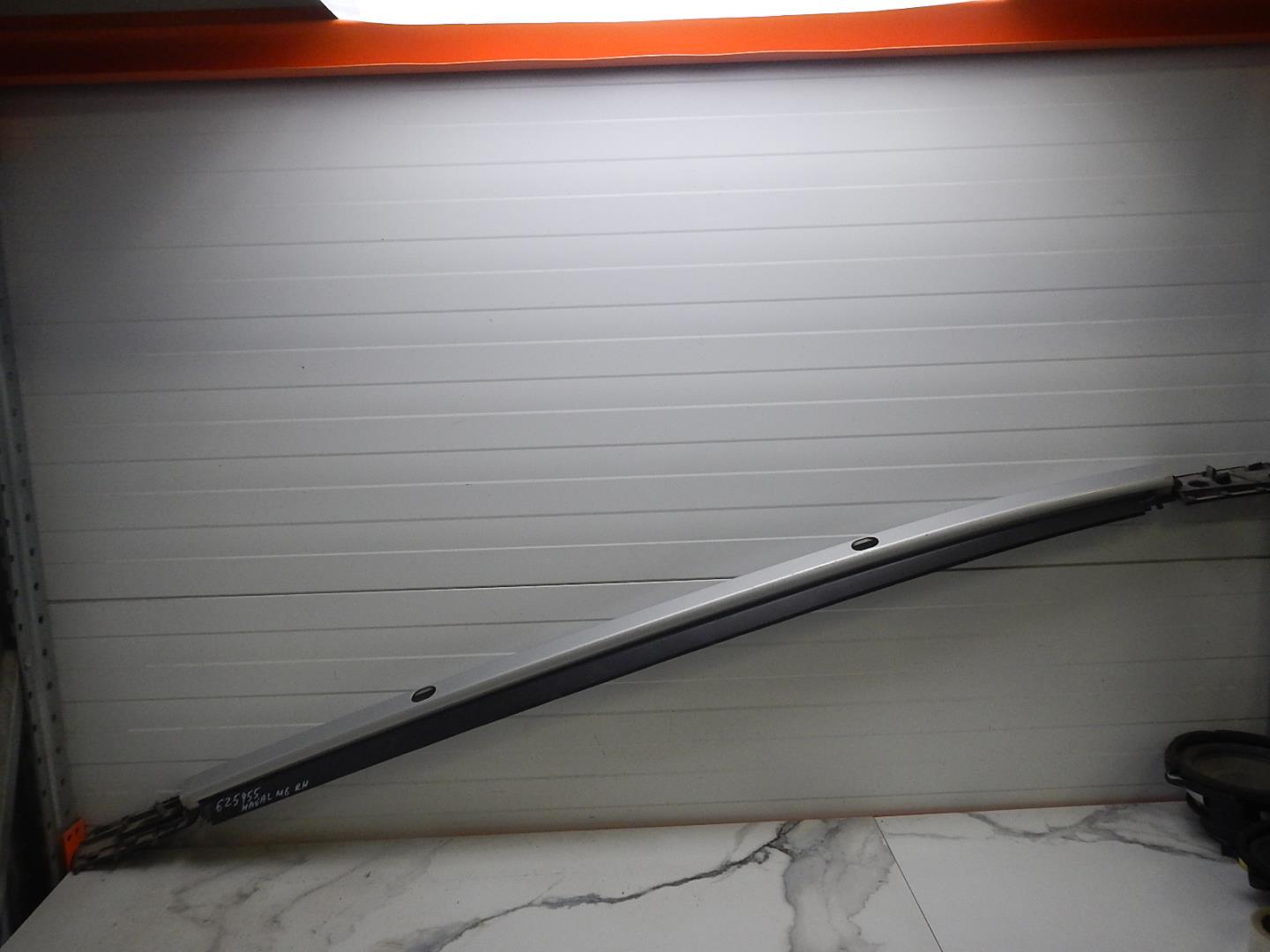 Рейлинг (релинг) правый (планка на крышу)