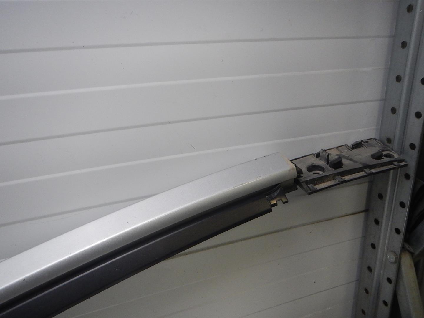 Рейлинг (релинг) правый (планка на крышу)