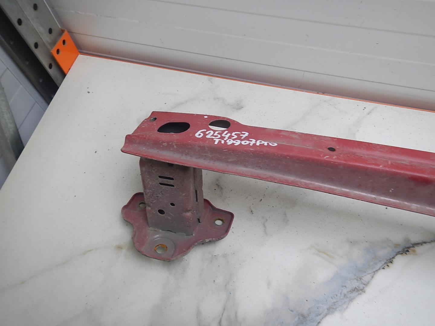 Усилитель заднего бампера