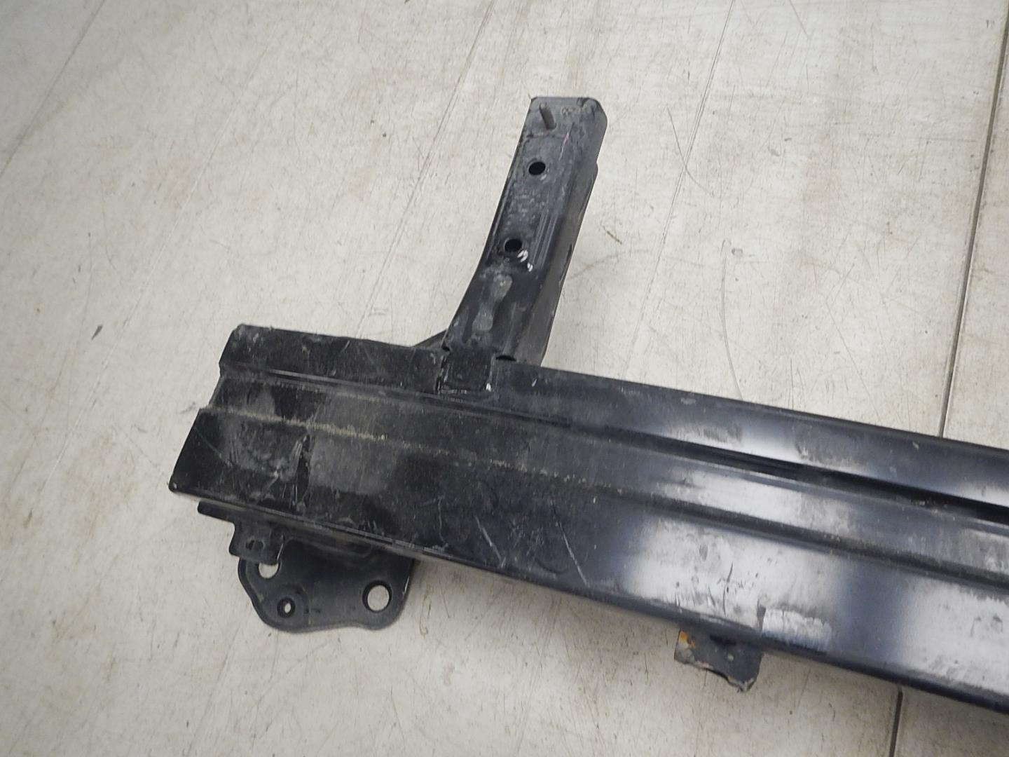 Усилитель переднего бампера