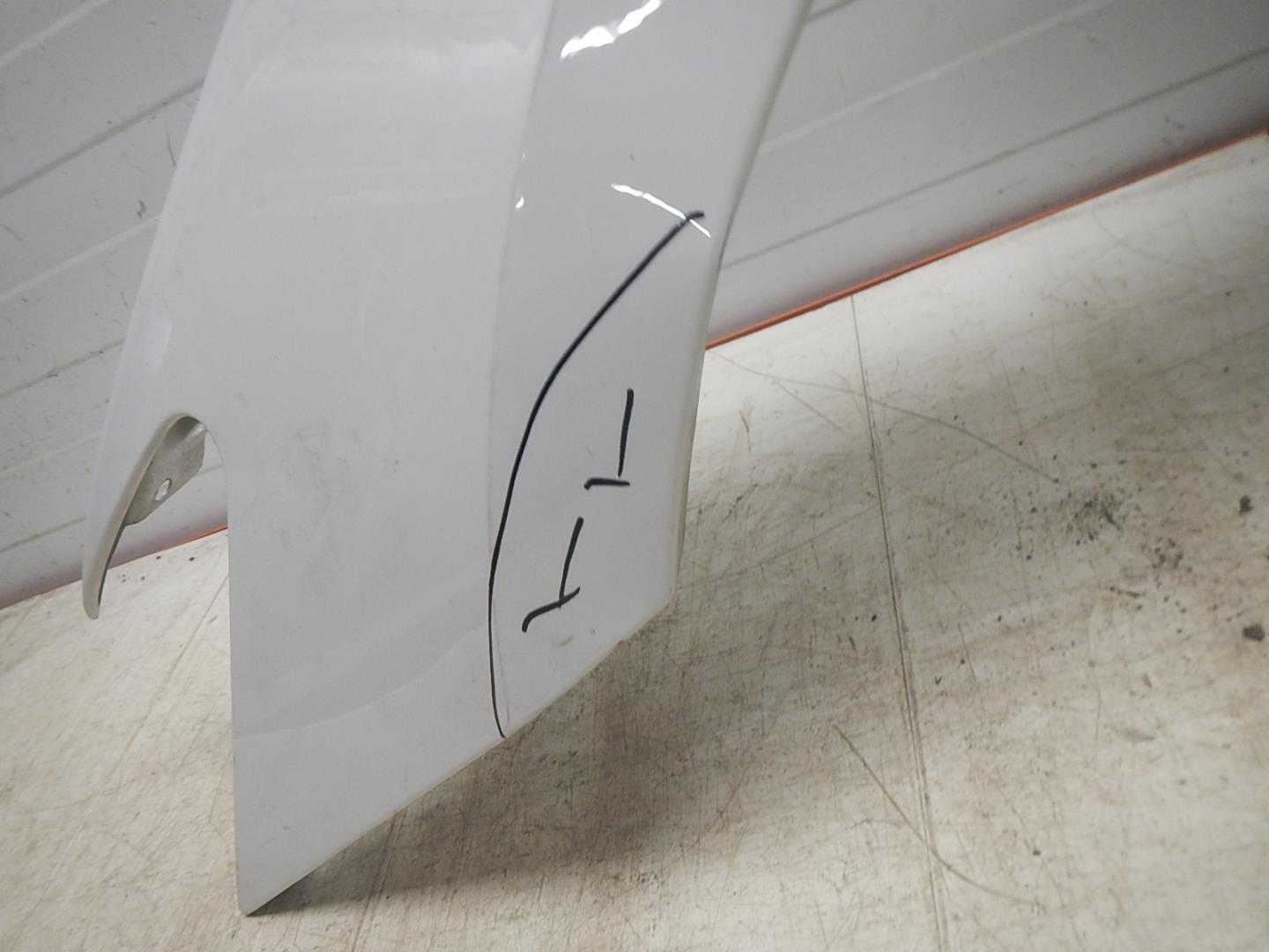 Крыло переднее левое