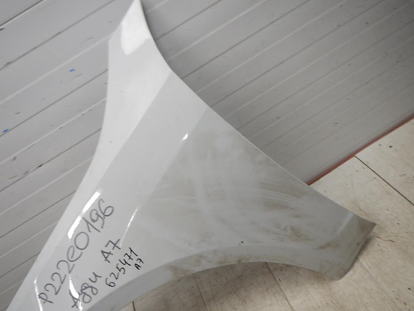 Крыло переднее левое