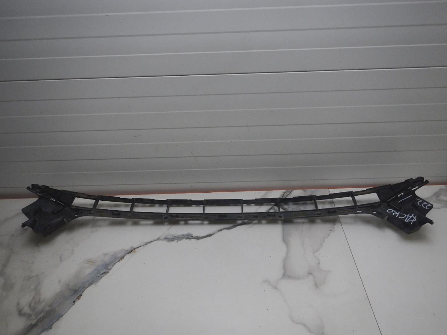 Решетка в бампер центральная