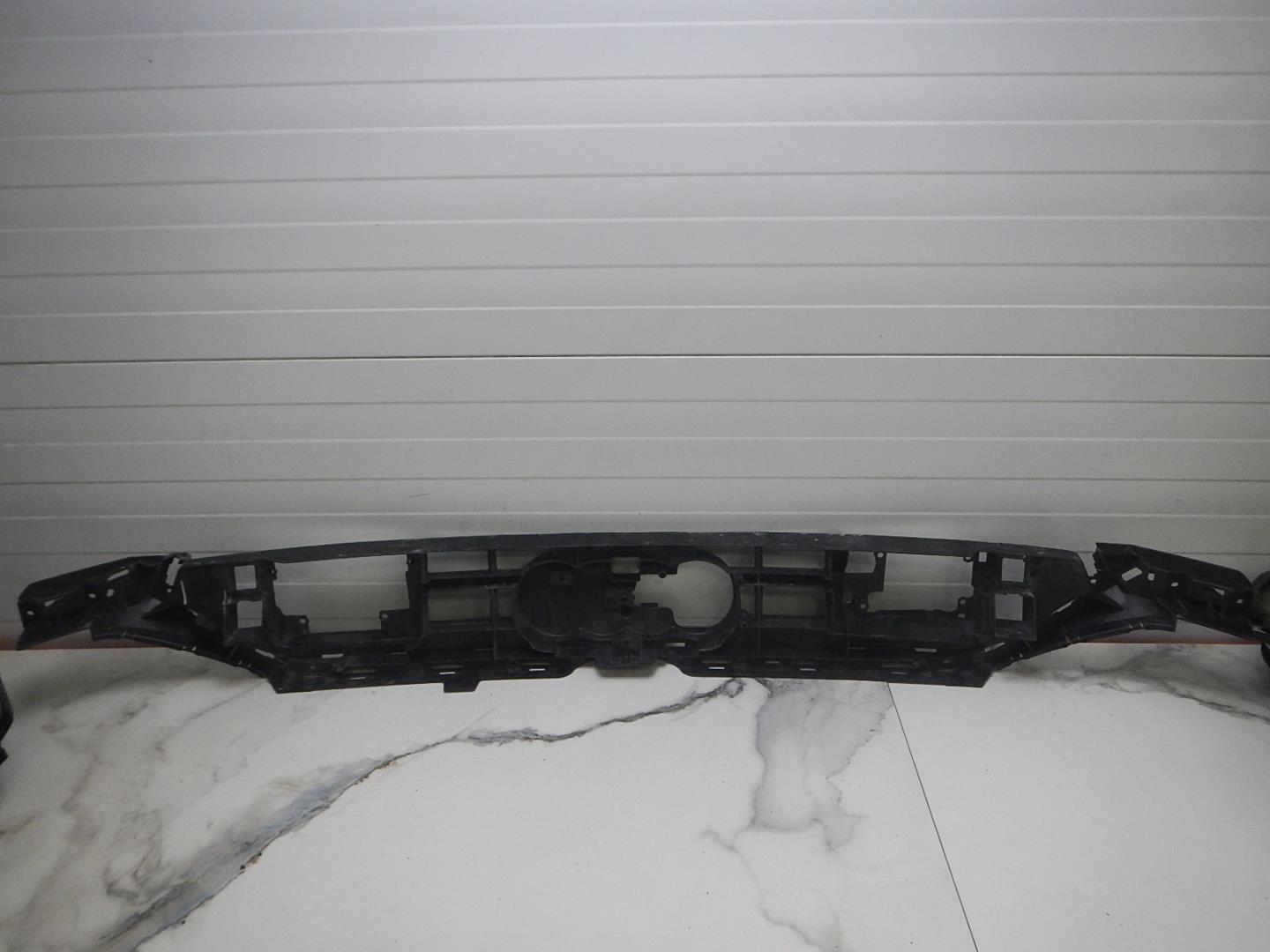 Кронштейн решетки радиатора