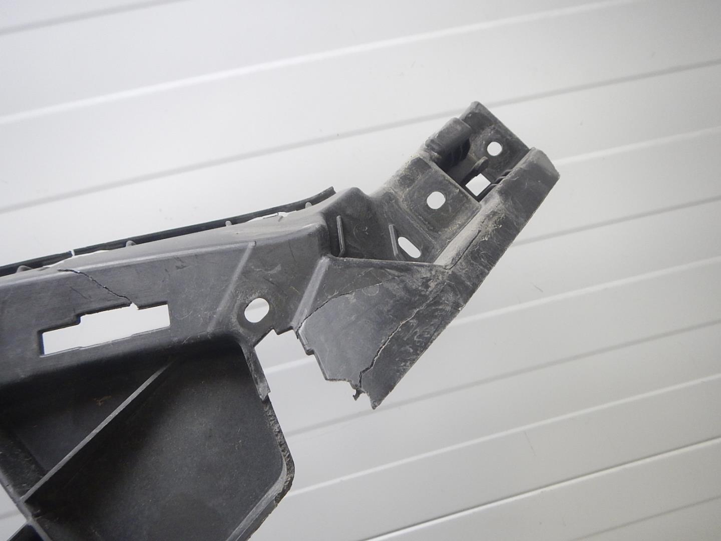 Кронштейн решетки радиатора