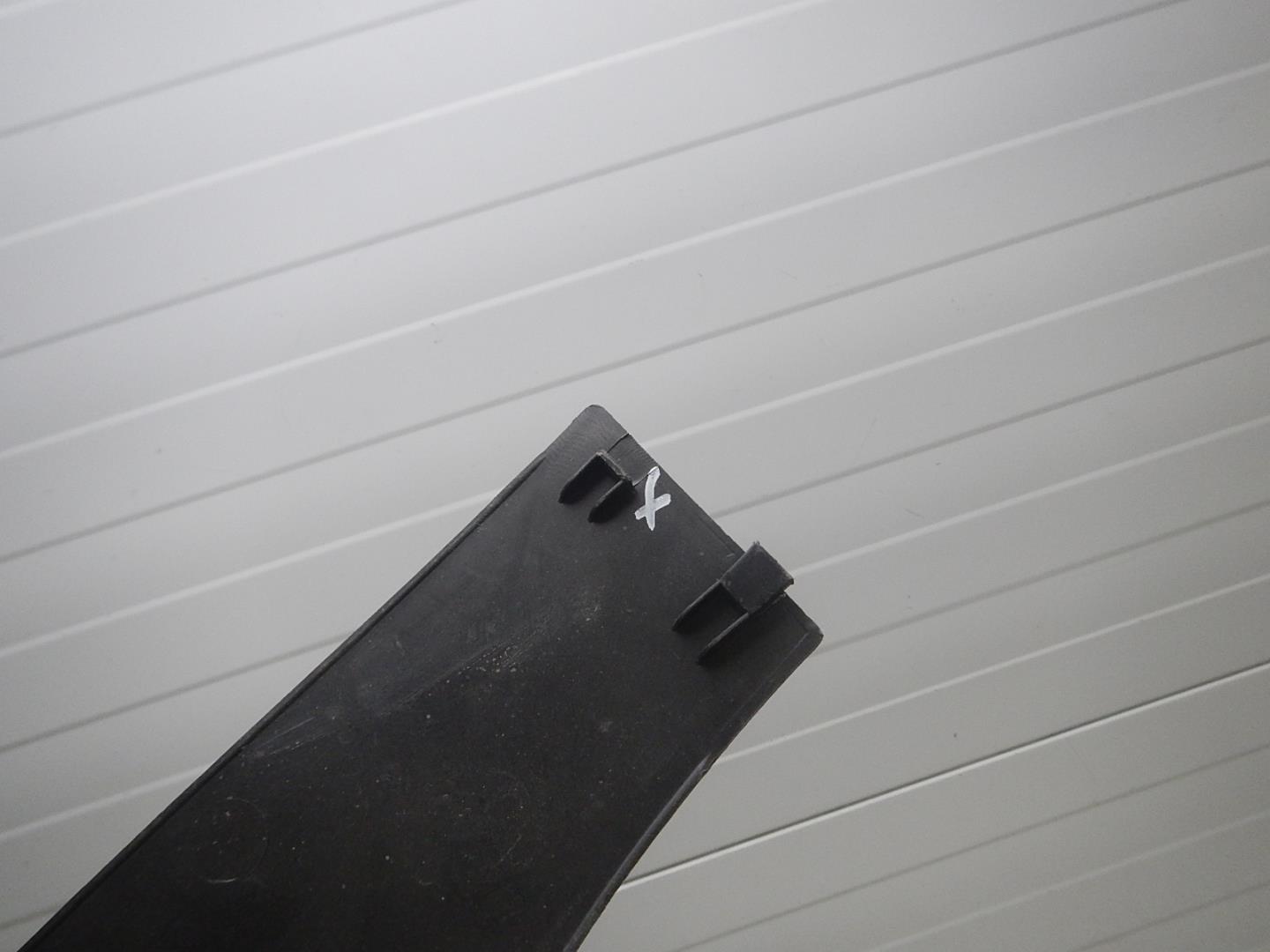 Кожух замка капота