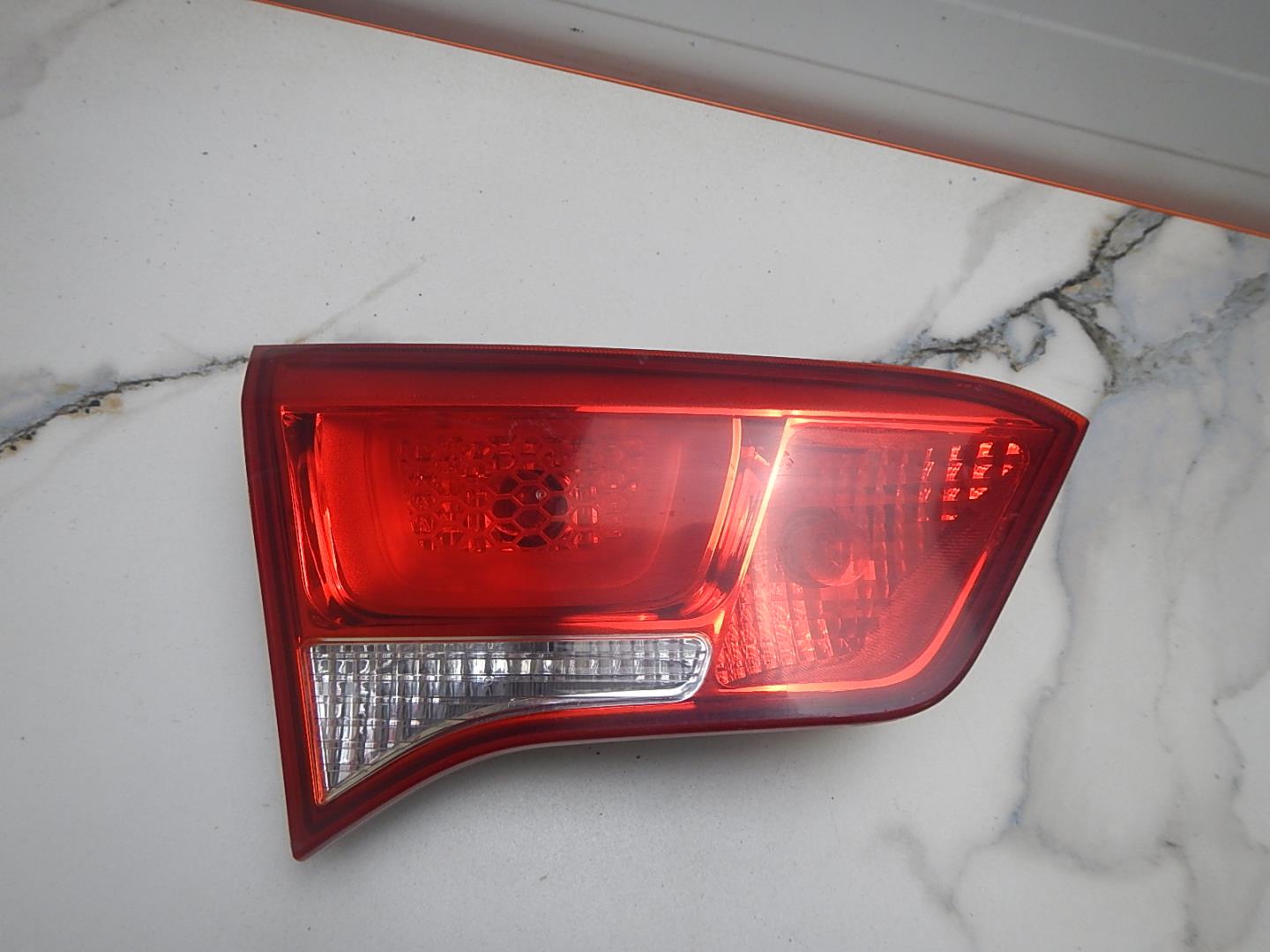 Фонарь задний внутренний левый