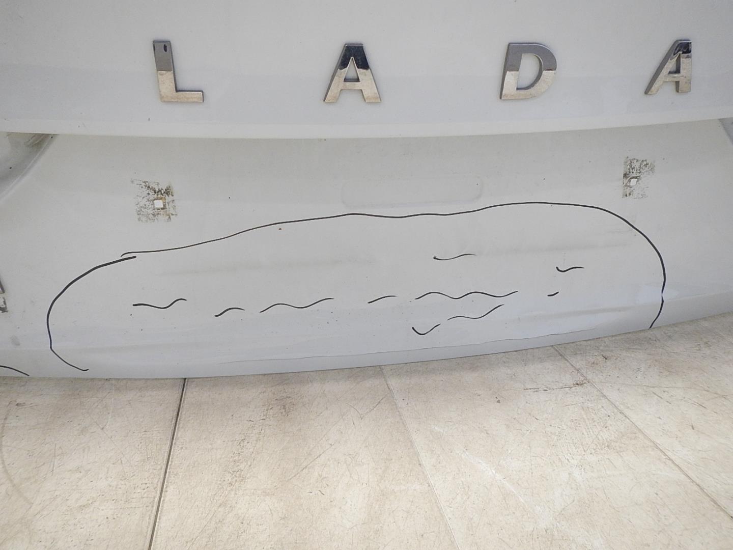 Дверь багажника